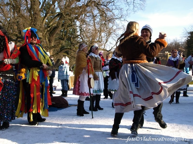 Masopust 2013 na Sychrově - folklorní soubor Horačky (3)