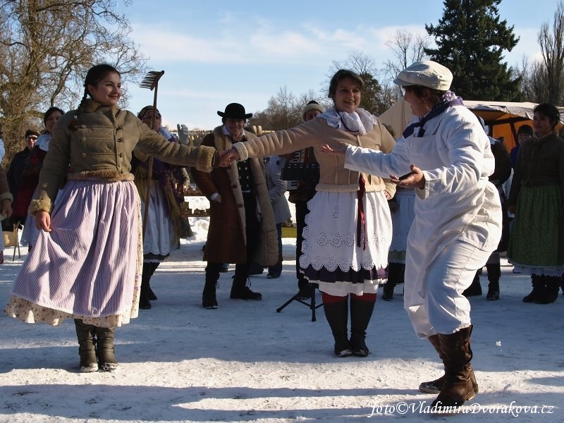 Masopust 2013 na Sychrově - folklorní soubor Horačky (11)