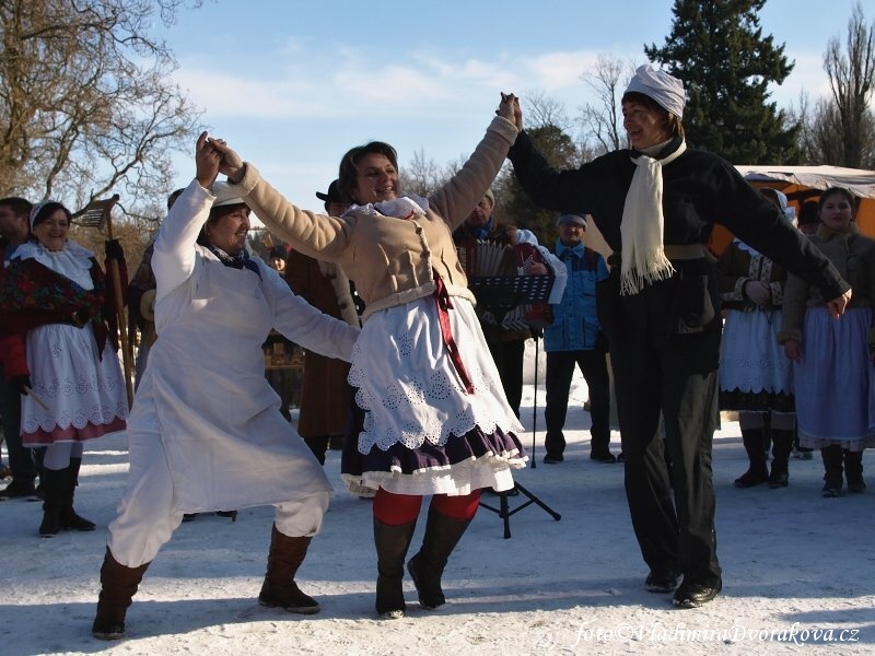 Masopust 2013 na Sychrově - folklorní soubor Horačky (13)