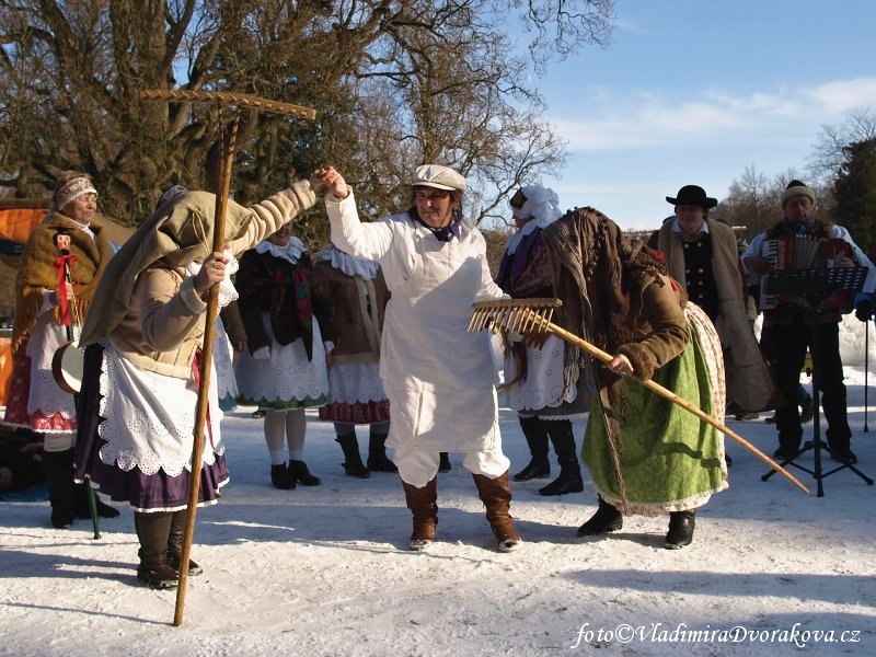 Masopust 2013 na Sychrově - folklorní soubor Horačky (14)