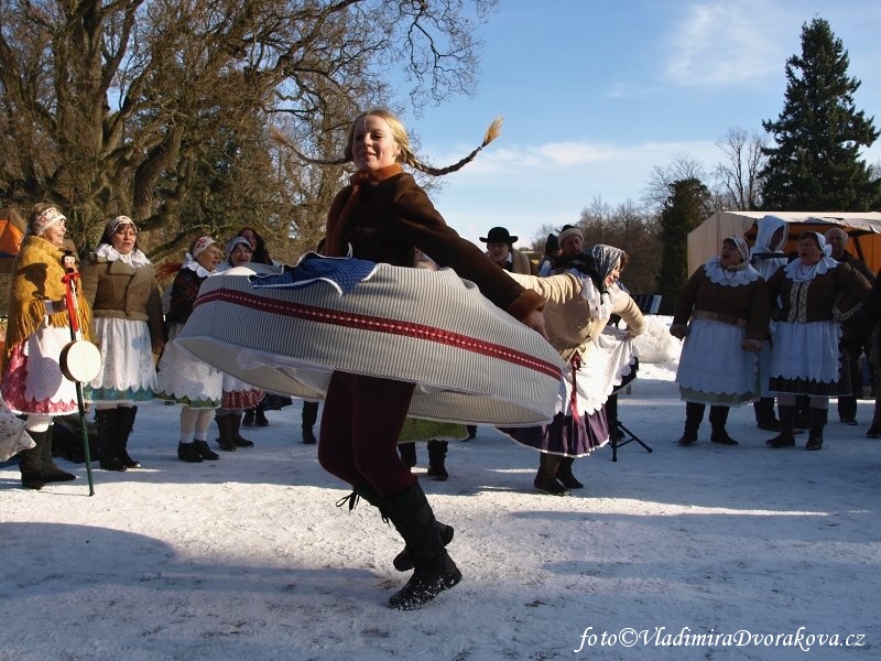 Masopust 2013 na Sychrově - folklorní soubor Horačky (17)