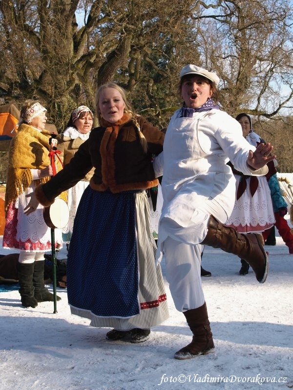 Masopust 2013 na Sychrově - folklorní soubor Horačky (19)