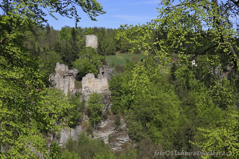 Hrad Frýdštejn jaro2